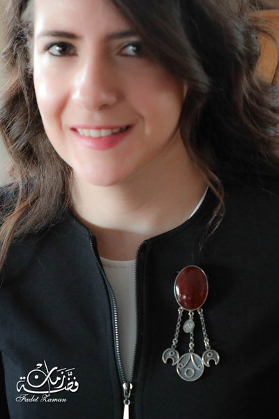 Brooch with agate stone