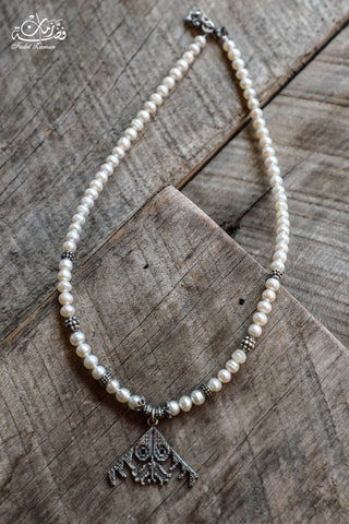 Pearl necklace with amulet motif